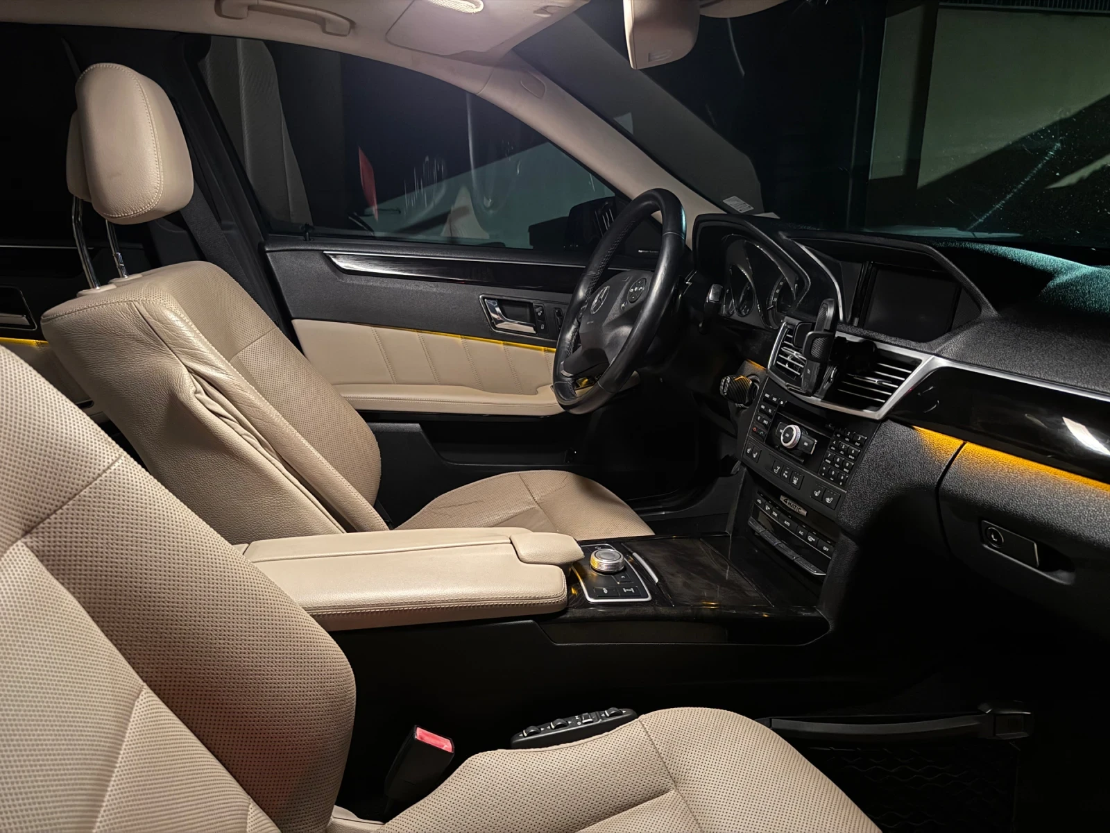 Mercedes-Benz E 350 4 MATIC, снимка 9 - Автомобили и джипове - 54196696