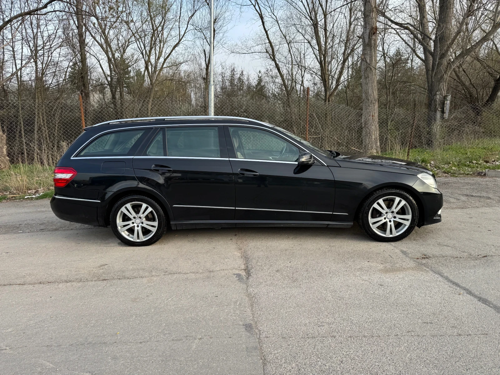 Mercedes-Benz E 350 4 MATIC, снимка 6 - Автомобили и джипове - 54196696