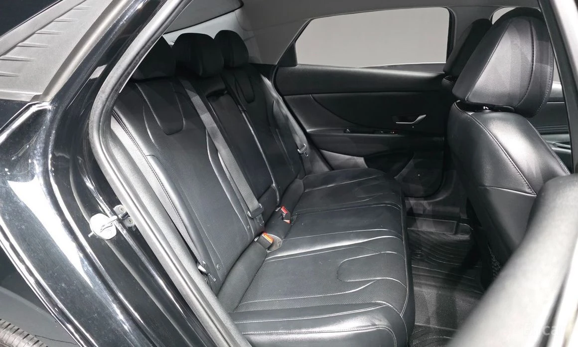 Hyundai Elantra, снимка 12 - Автомобили и джипове - 54438077