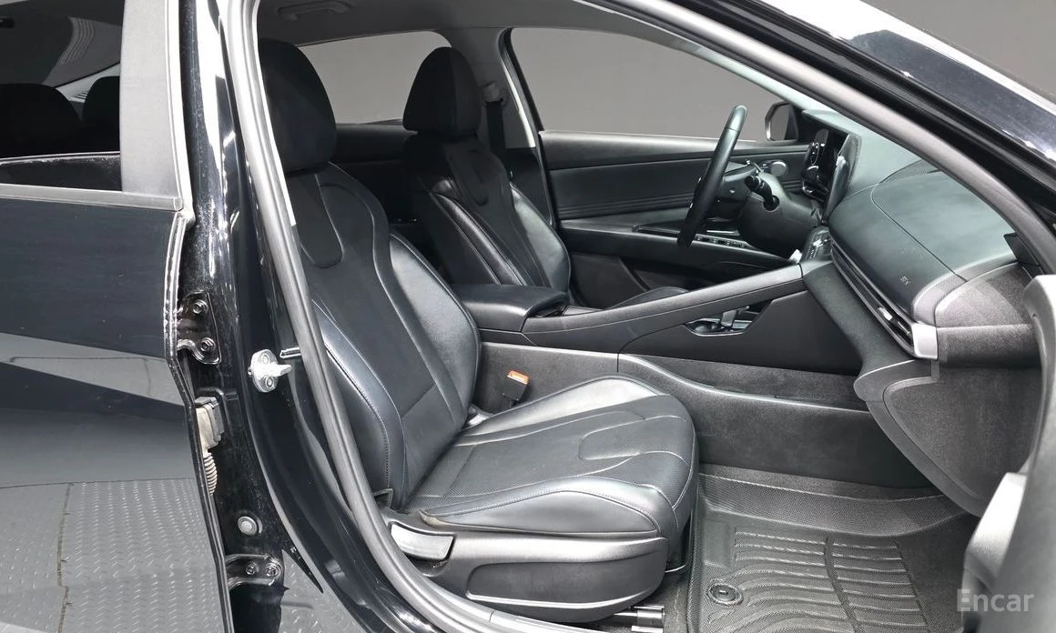 Hyundai Elantra, снимка 11 - Автомобили и джипове - 54438077