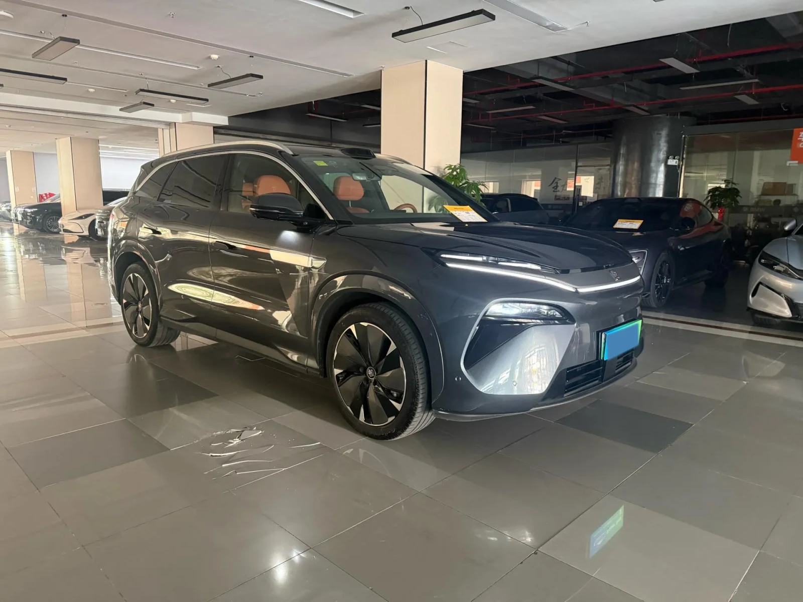 BYD Tang L  AWD LiDAR Flagship Model 100, 5 kWh, снимка 3 - Автомобили и джипове - 55319461