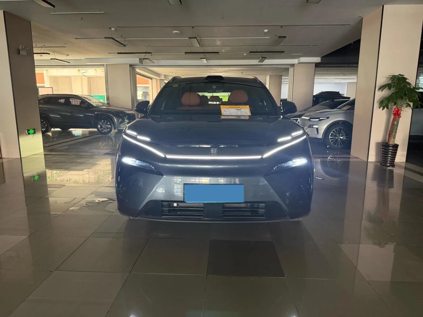BYD Tang L  AWD LiDAR Flagship Model 100, 5 kWh, снимка 2 - Автомобили и джипове - 55319461