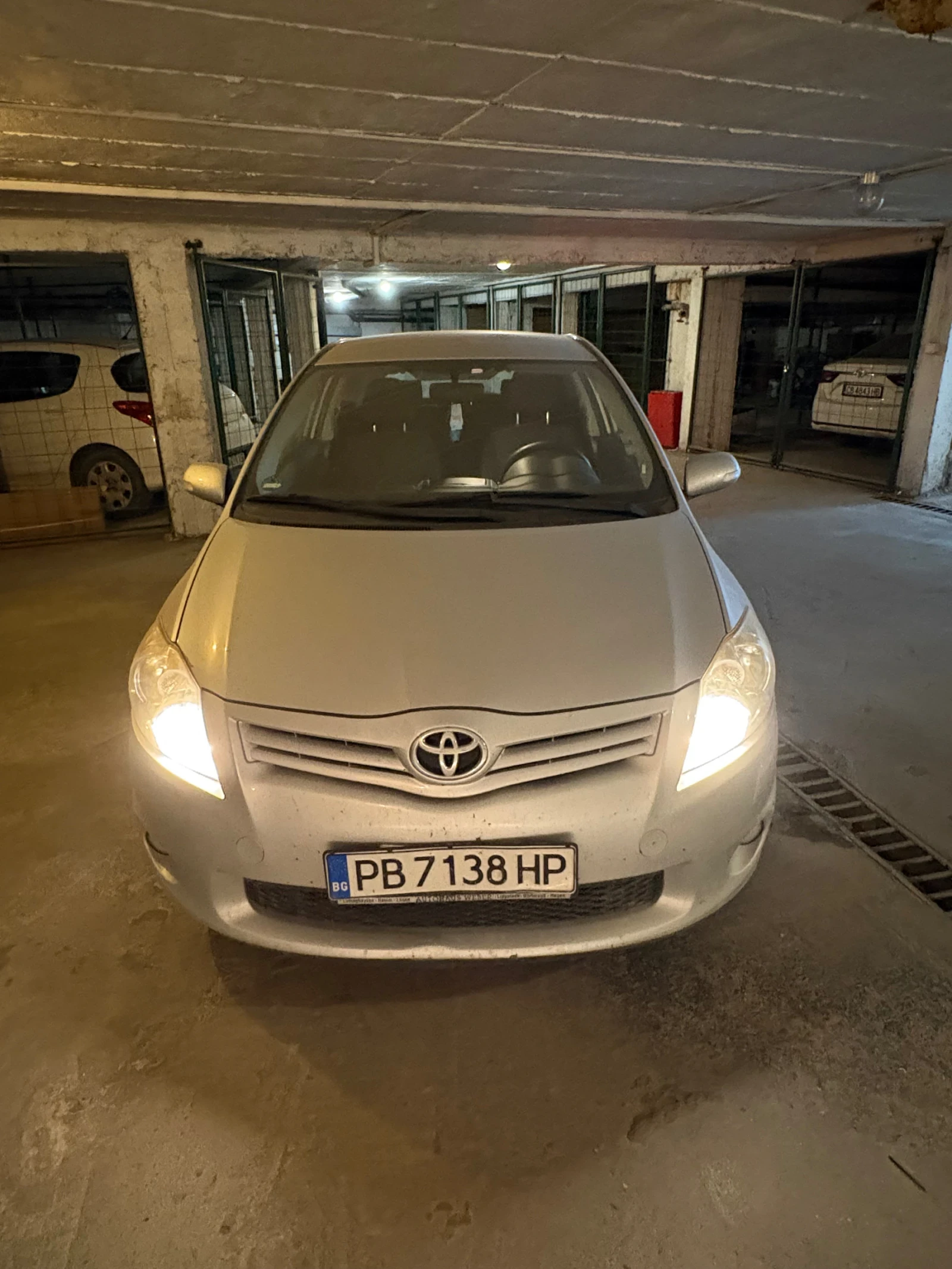 Toyota Auris, снимка 6 - Автомобили и джипове - 55360598