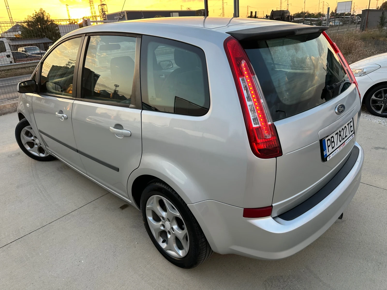 Ford C-max Вс.платено! 1.6d Перфектен! Без корозия!!!, снимка 6 - Автомобили и джипове - 55592429
