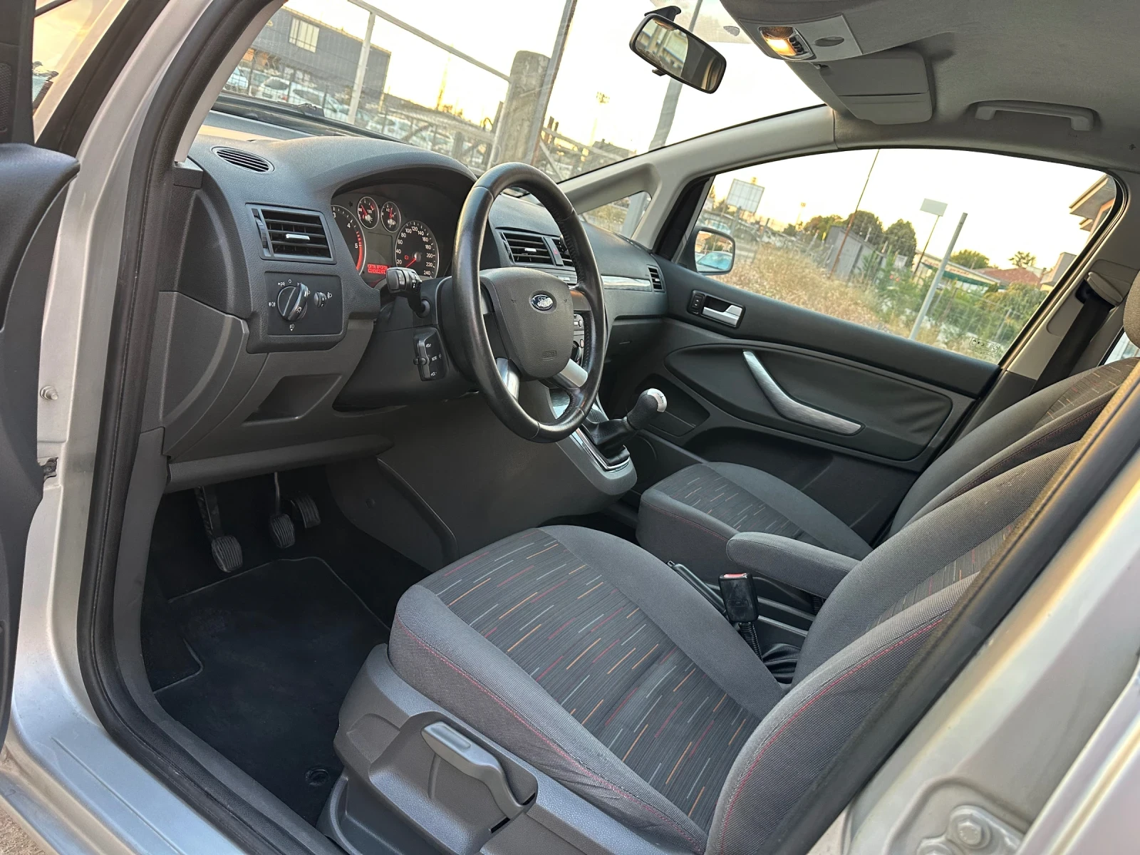 Ford C-max Вс.платено! 1.6d Перфектен! Без корозия!!!, снимка 9 - Автомобили и джипове - 55592429