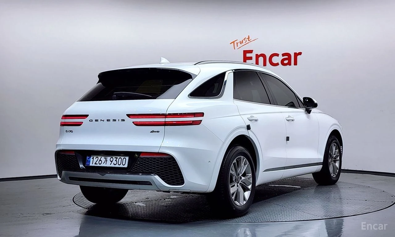Genesis GV70 2.2D AWD* DISTRONIC* 360* ПОДГРЕВ* ОБДУХВАНЕ* , снимка 3 - Автомобили и джипове - 55691126