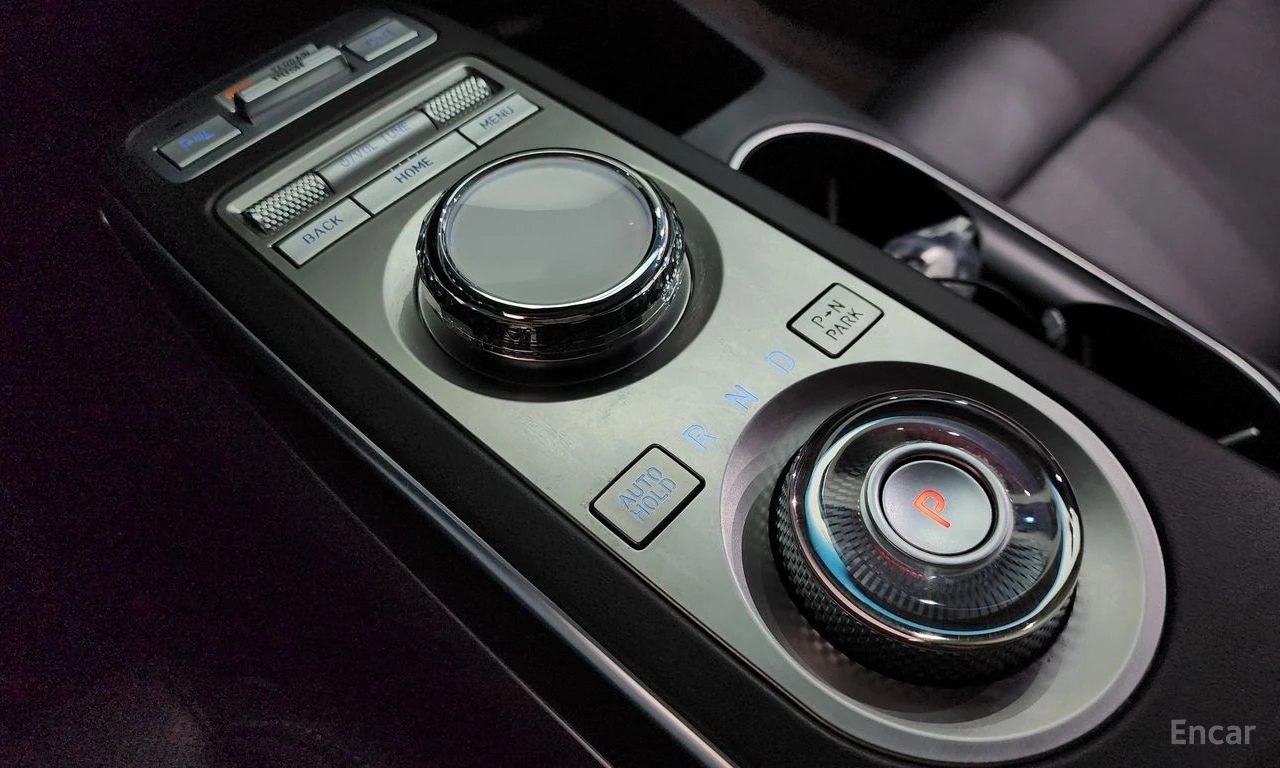 Genesis GV70 2.2D AWD* DISTRONIC* 360* ПОДГРЕВ* ОБДУХВАНЕ* , снимка 13 - Автомобили и джипове - 55691126