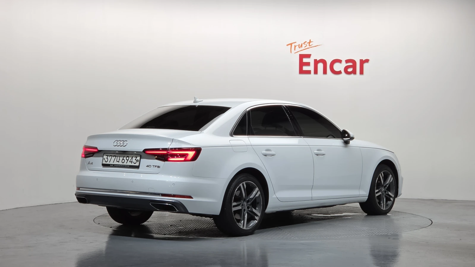 Audi A4 40 TFSI* HUD* ПОДГРЕВ ВОЛАН* ЛЮК* КРАЙНА ЦЕНА, снимка 2 - Автомобили и джипове - 55983977