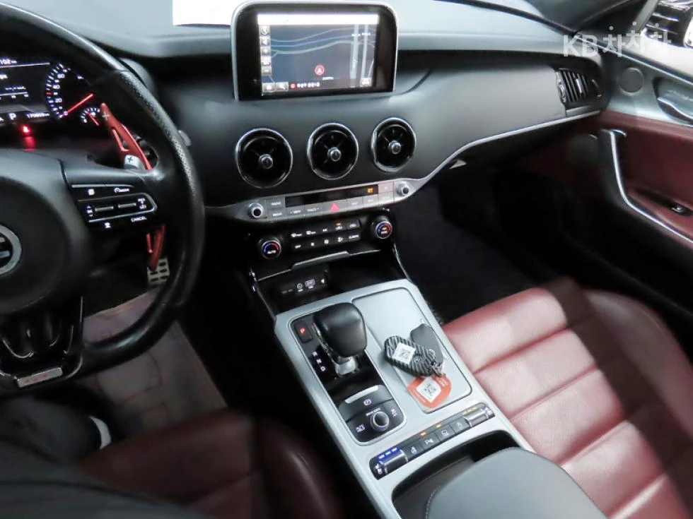 Kia Stinger 3.3 GT / 4x4, снимка 12 - Автомобили и джипове - 56539258