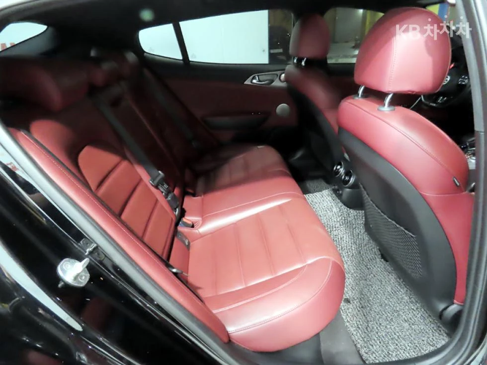 Kia Stinger 3.3 GT / 4x4, снимка 9 - Автомобили и джипове - 56539258