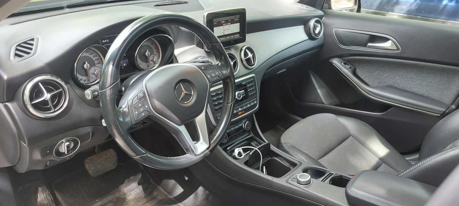 Mercedes-Benz GLA 220 4matic* Камера* Панорама* Ел теглич - изображение 8