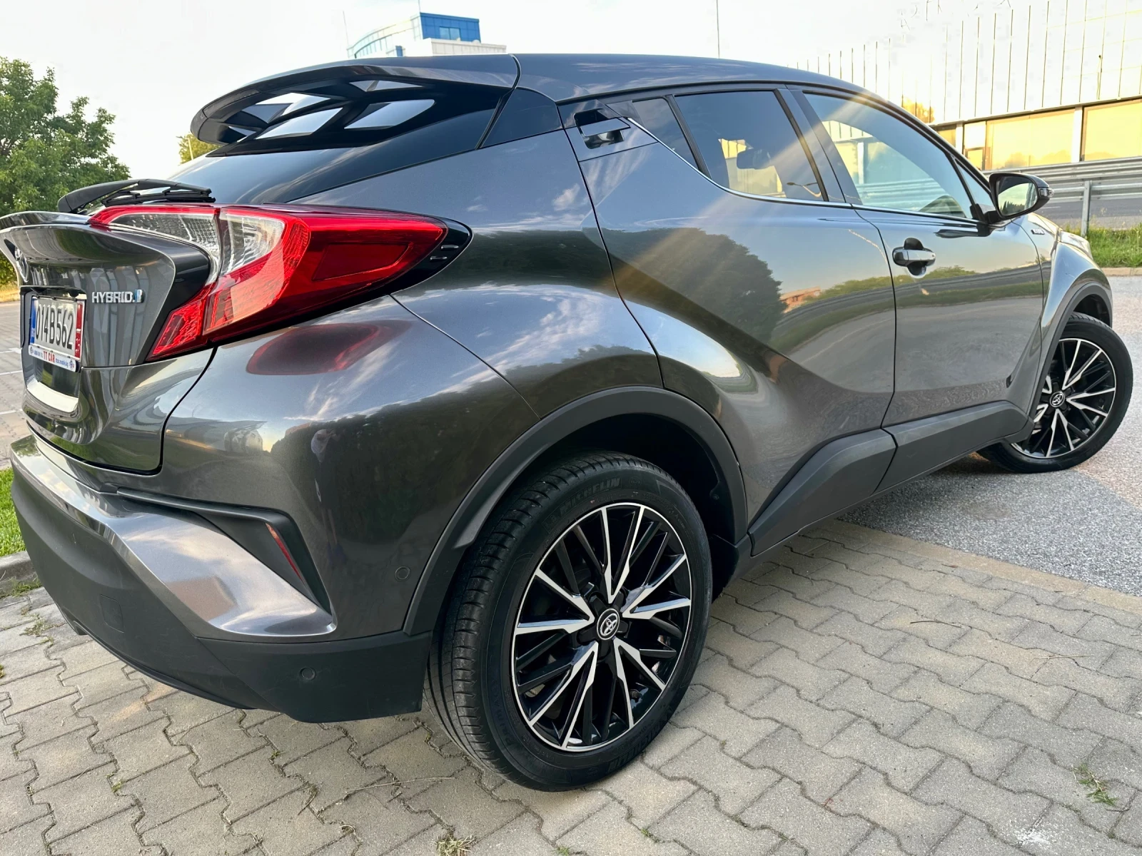 Toyota C-HR ЛИЗИНГ!!! 1.8 hybrid Дистроник! Кожен салон! - изображение 4