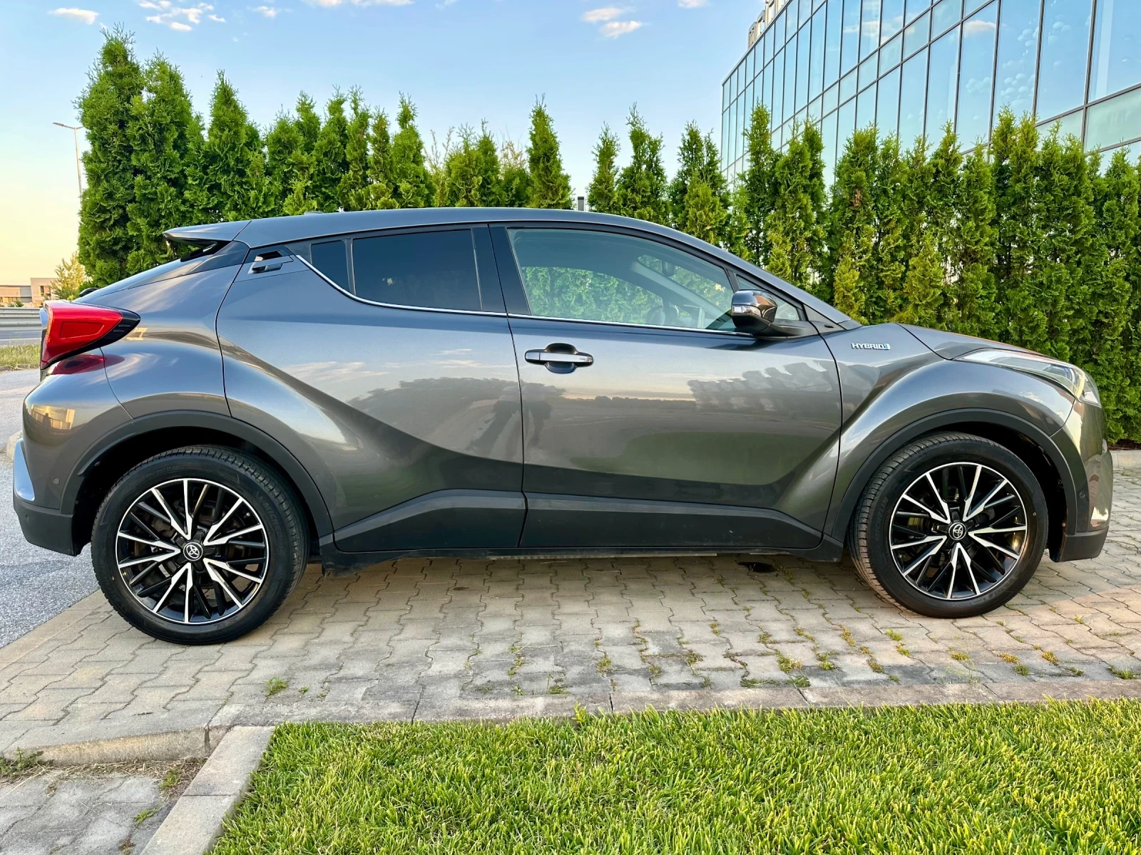 Toyota C-HR ЛИЗИНГ!!! 1.8 hybrid Дистроник! Кожен салон! - изображение 8