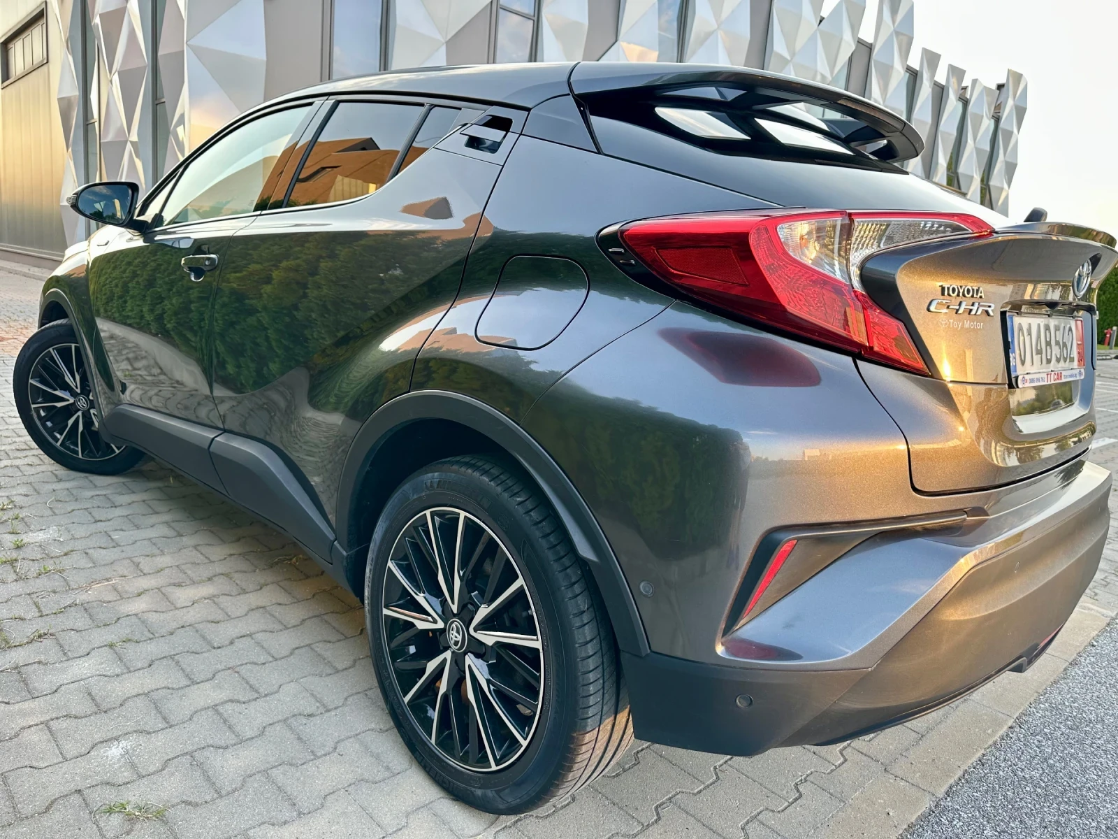 Toyota C-HR ЛИЗИНГ!!! 1.8 hybrid Дистроник! Кожен салон! - изображение 6