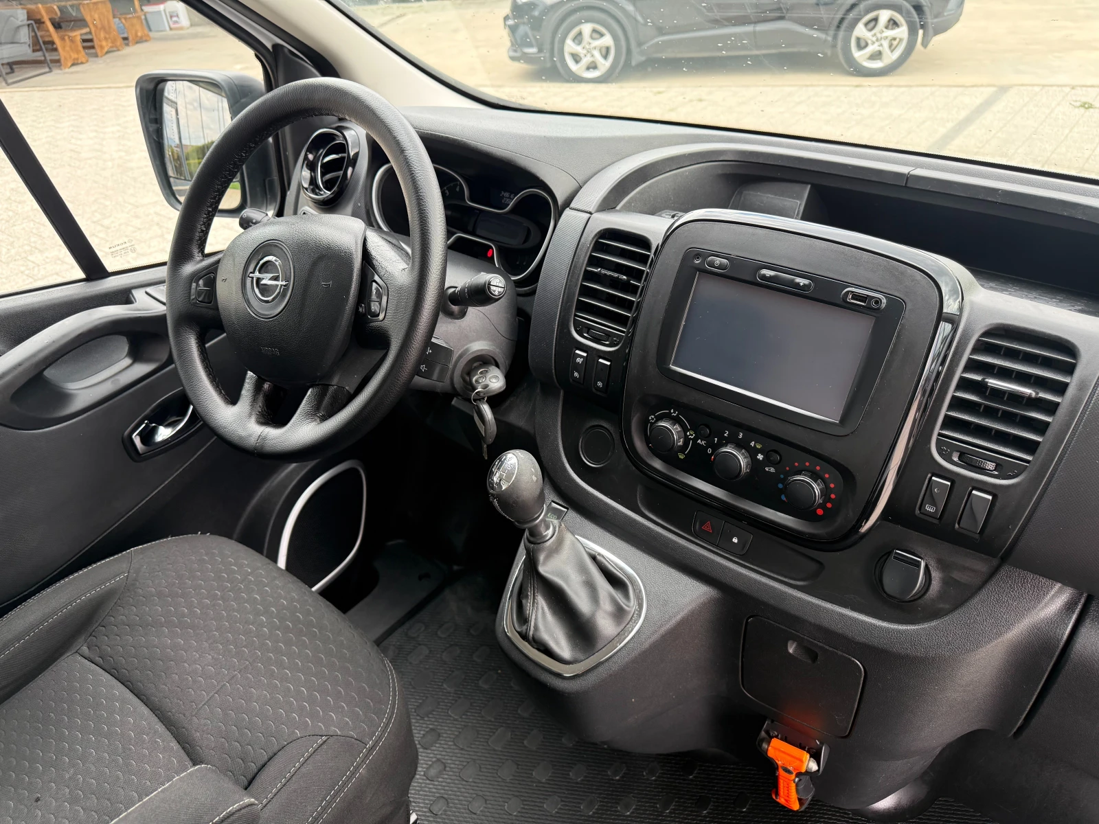 Opel Vivaro 1.6CDTI Климатик Euro 5 L1H1 , снимка 11 - Бусове и автобуси - 55314157