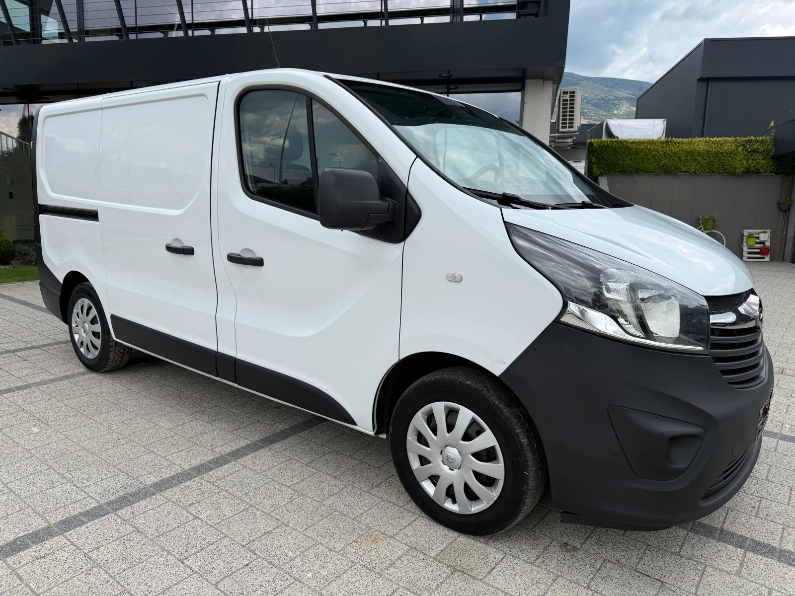 Opel Vivaro 1.6CDTI Климатик Euro 5 L1H1 , снимка 2 - Бусове и автобуси - 55314157
