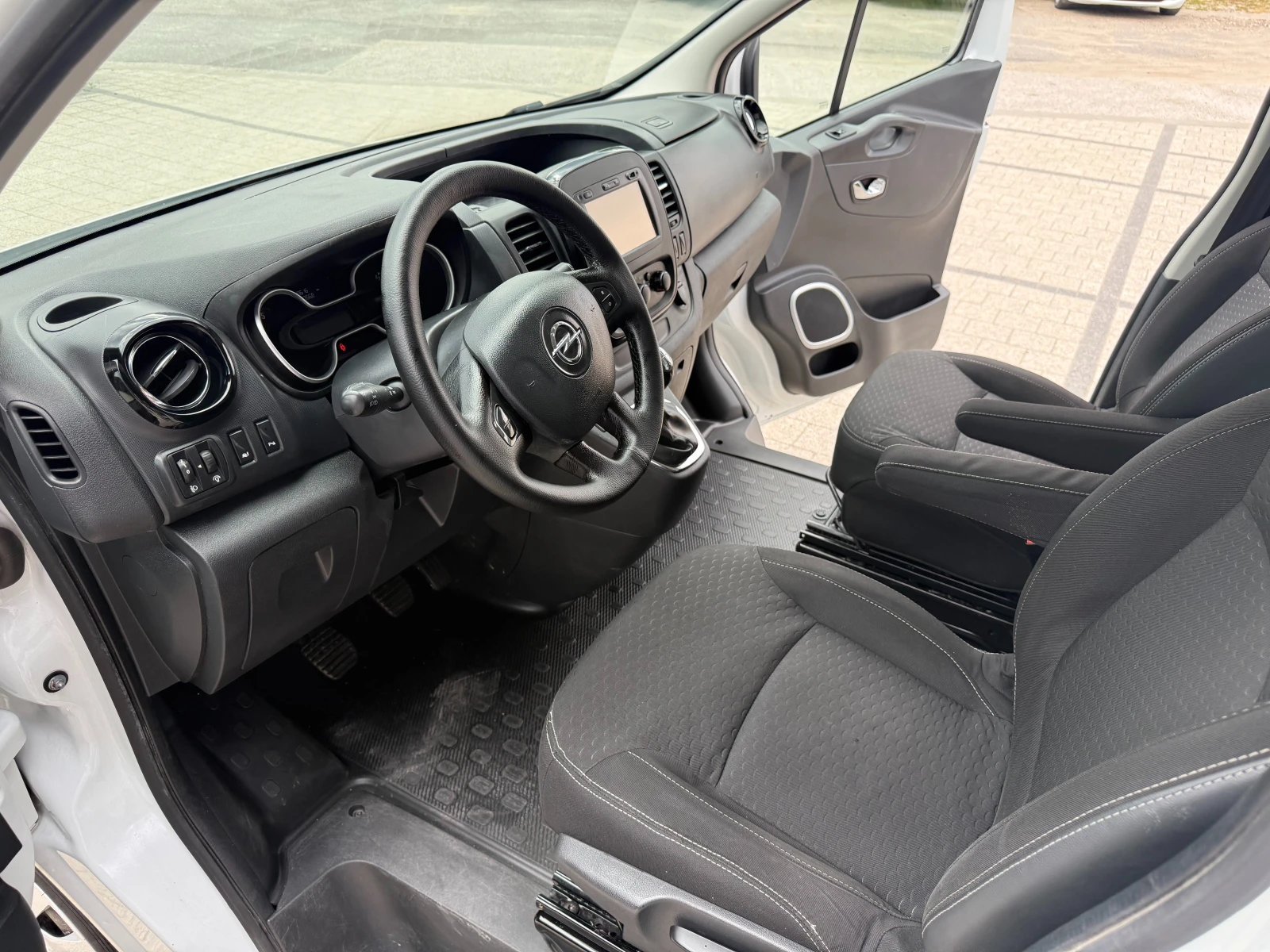 Opel Vivaro 1.6CDTI Климатик Euro 5 L1H1 , снимка 12 - Бусове и автобуси - 55314157