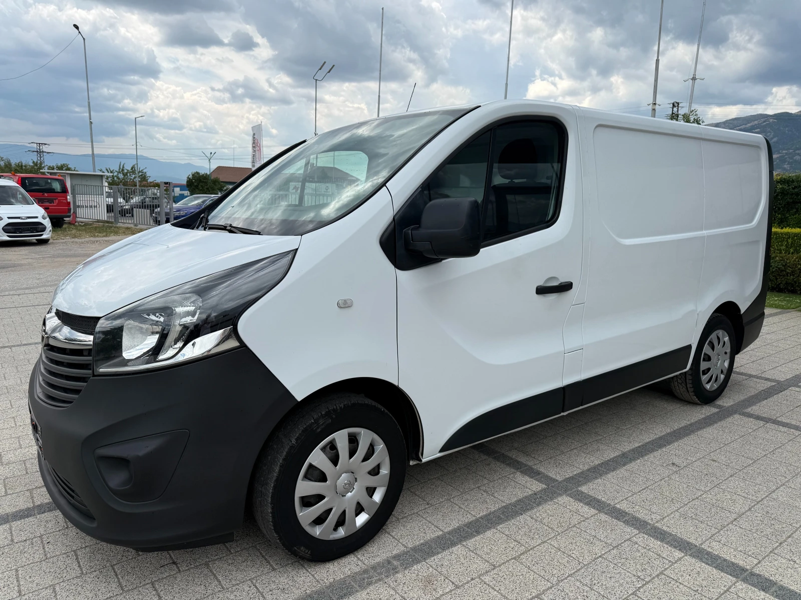 Opel Vivaro 1.6CDTI Климатик Euro 5 L1H1 , снимка 4 - Бусове и автобуси - 55314157