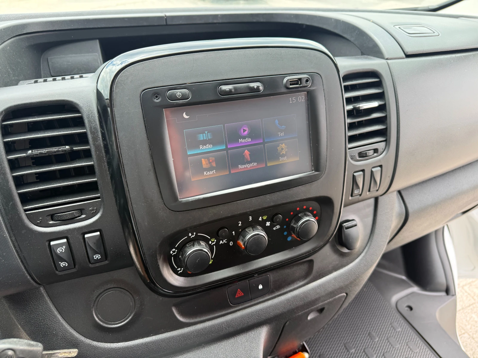 Opel Vivaro 1.6CDTI Климатик Euro 5 L1H1 , снимка 13 - Бусове и автобуси - 55314157