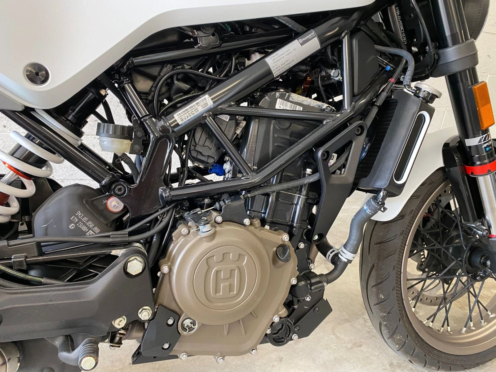 Husqvarna Vitpilen 401 Чисто нов неизползван! - изображение 9