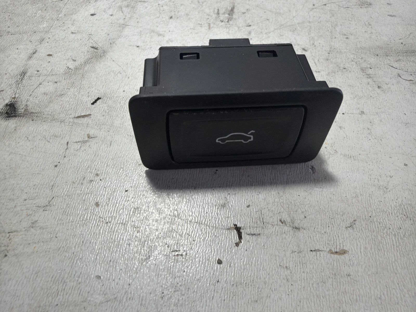 копче ел багажник 4G0959831A  Audi A6