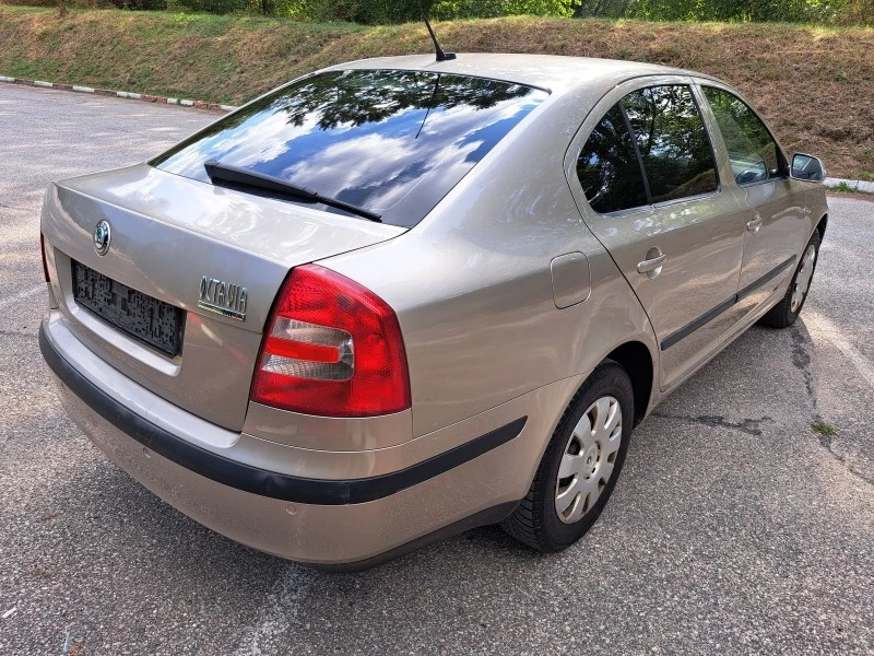 Skoda Octavia 1.6i Навигация* Климатик, снимка 8 - Автомобили и джипове - 42304352