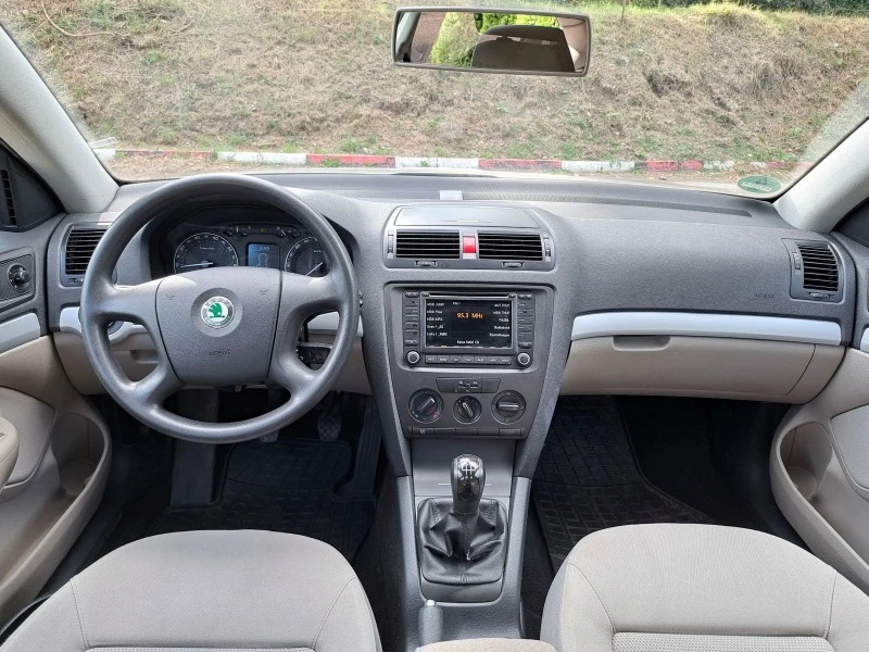 Skoda Octavia 1.6i Навигация* Климатик, снимка 13 - Автомобили и джипове - 42304352