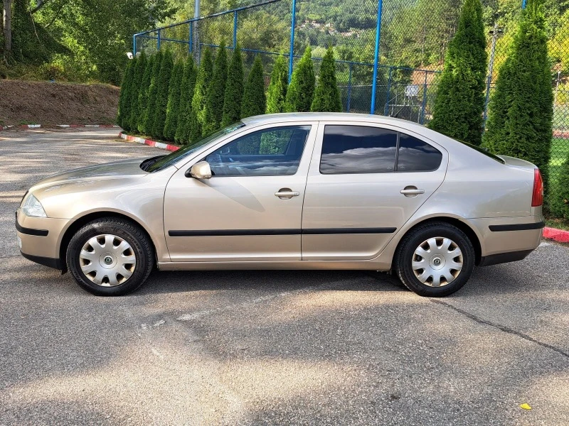 Skoda Octavia 1.6i Навигация* Климатик, снимка 10 - Автомобили и джипове - 42304352