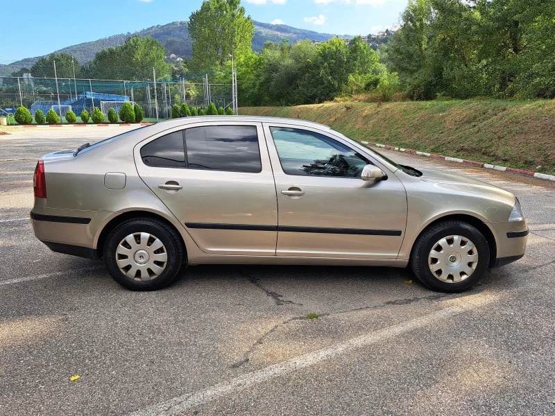 Skoda Octavia 1.6i Навигация* Климатик, снимка 9 - Автомобили и джипове - 42304352