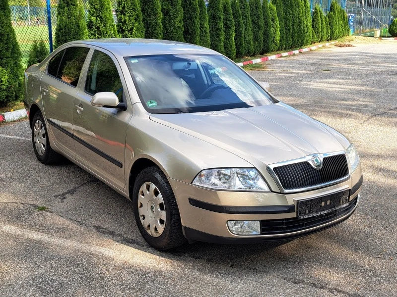 Skoda Octavia 1.6i Навигация* Климатик, снимка 5 - Автомобили и джипове - 42304352