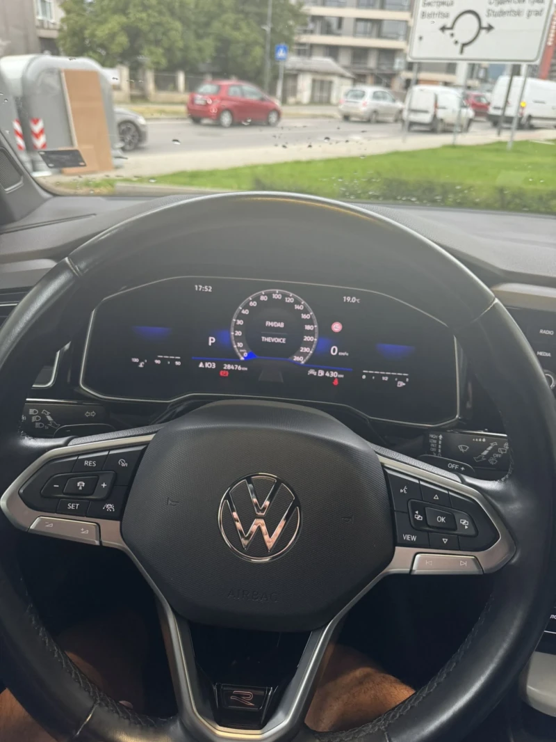 VW Taigo R Line  DSG  панорама с лизинг, снимка 5 - Автомобили и джипове - 47387227