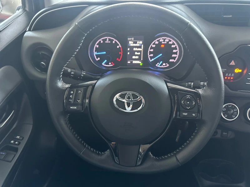 Toyota Yaris, снимка 11 - Автомобили и джипове - 47490495