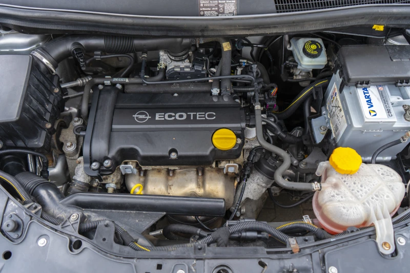 Opel Corsa D, снимка 10 - Автомобили и джипове - 52318727