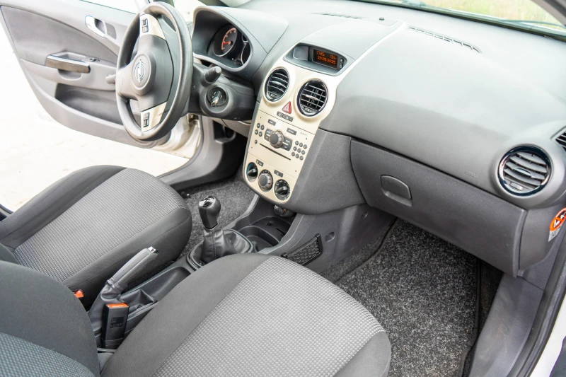 Opel Corsa D, снимка 8 - Автомобили и джипове - 52318727