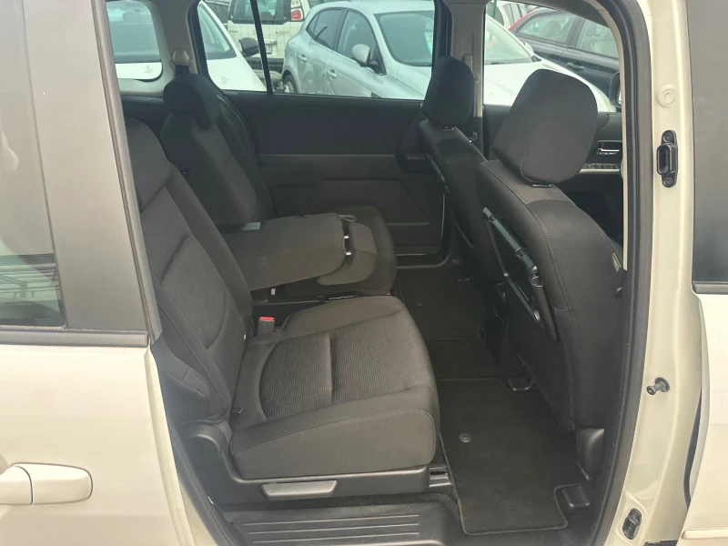 Mazda 5 2.0Automat, снимка 11 - Автомобили и джипове - 52297014