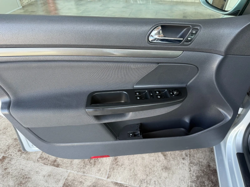 VW Golf 1.6i , снимка 15 - Автомобили и джипове - 53099401