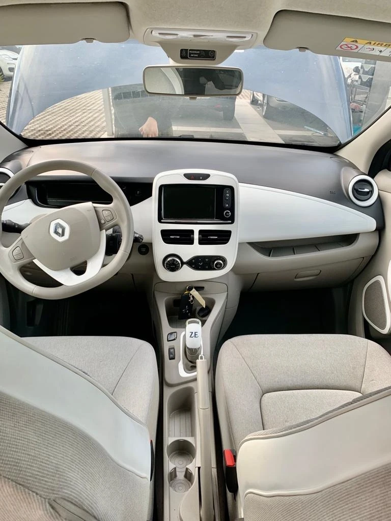 Renault Zoe Лек , снимка 6 - Автомобили и джипове - 48801034