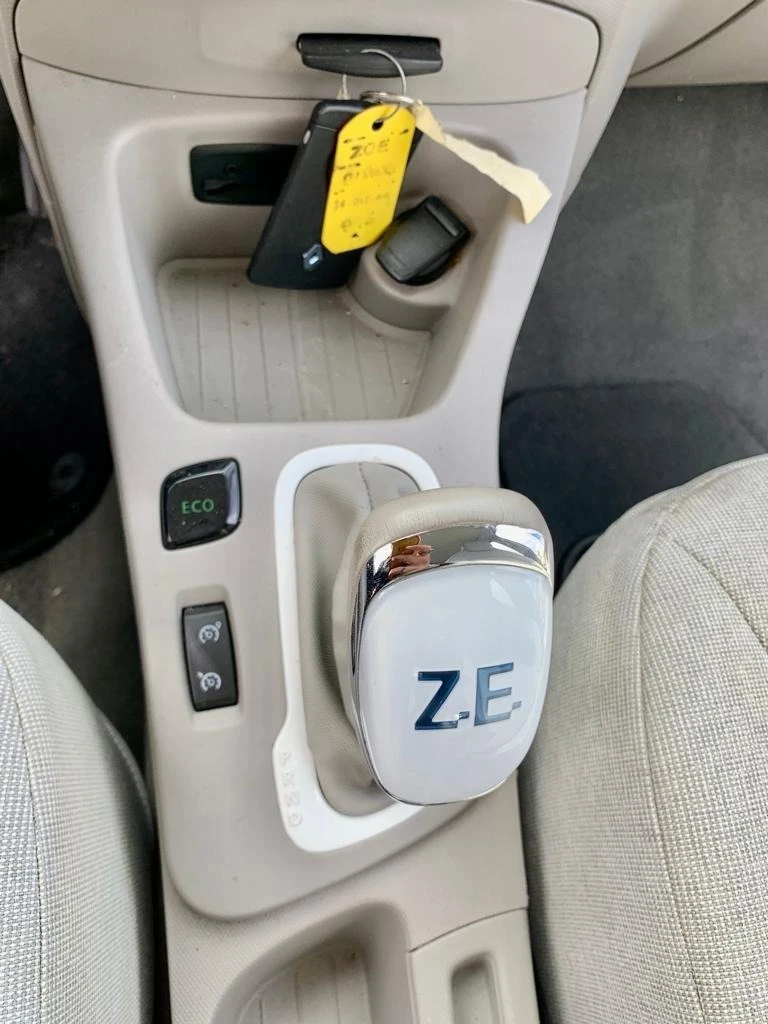 Renault Zoe Лек , снимка 9 - Автомобили и джипове - 48801034