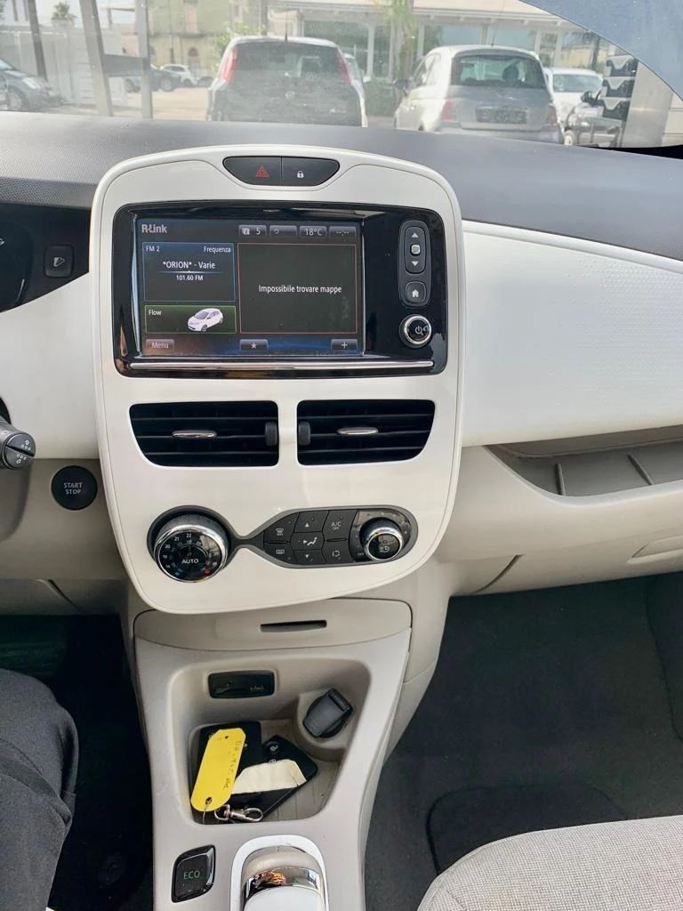 Renault Zoe Лек , снимка 10 - Автомобили и джипове - 48801034