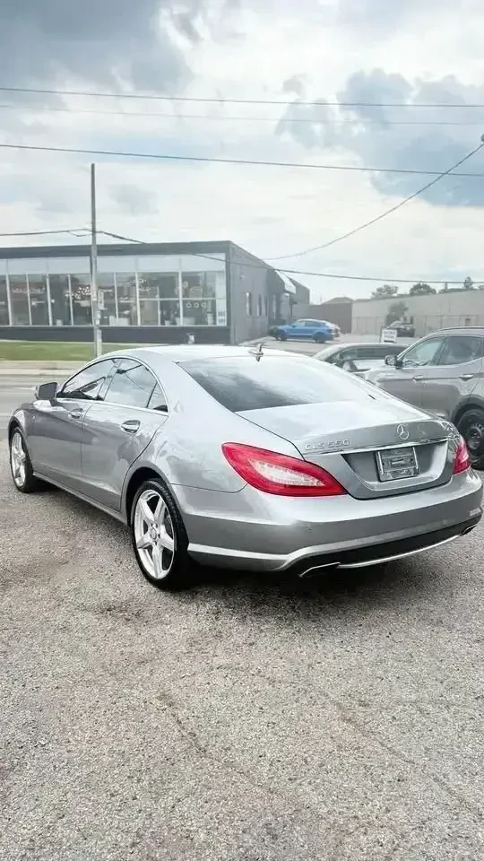 Mercedes-Benz CLS 550 4MATIC * * CARFAX * * АВТО КРЕДИТ * *  - изображение 7