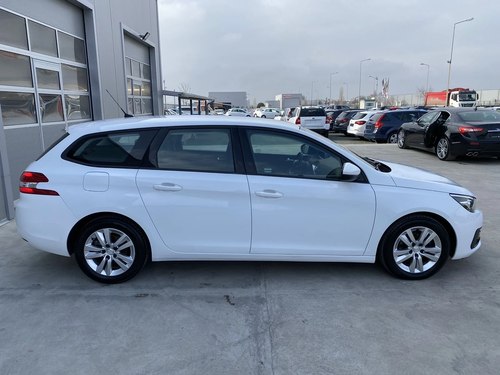 Peugeot 308 1.5*102ps*145хл.км*НАВИГАЦИЯ*УНИКАТ* - изображение 6