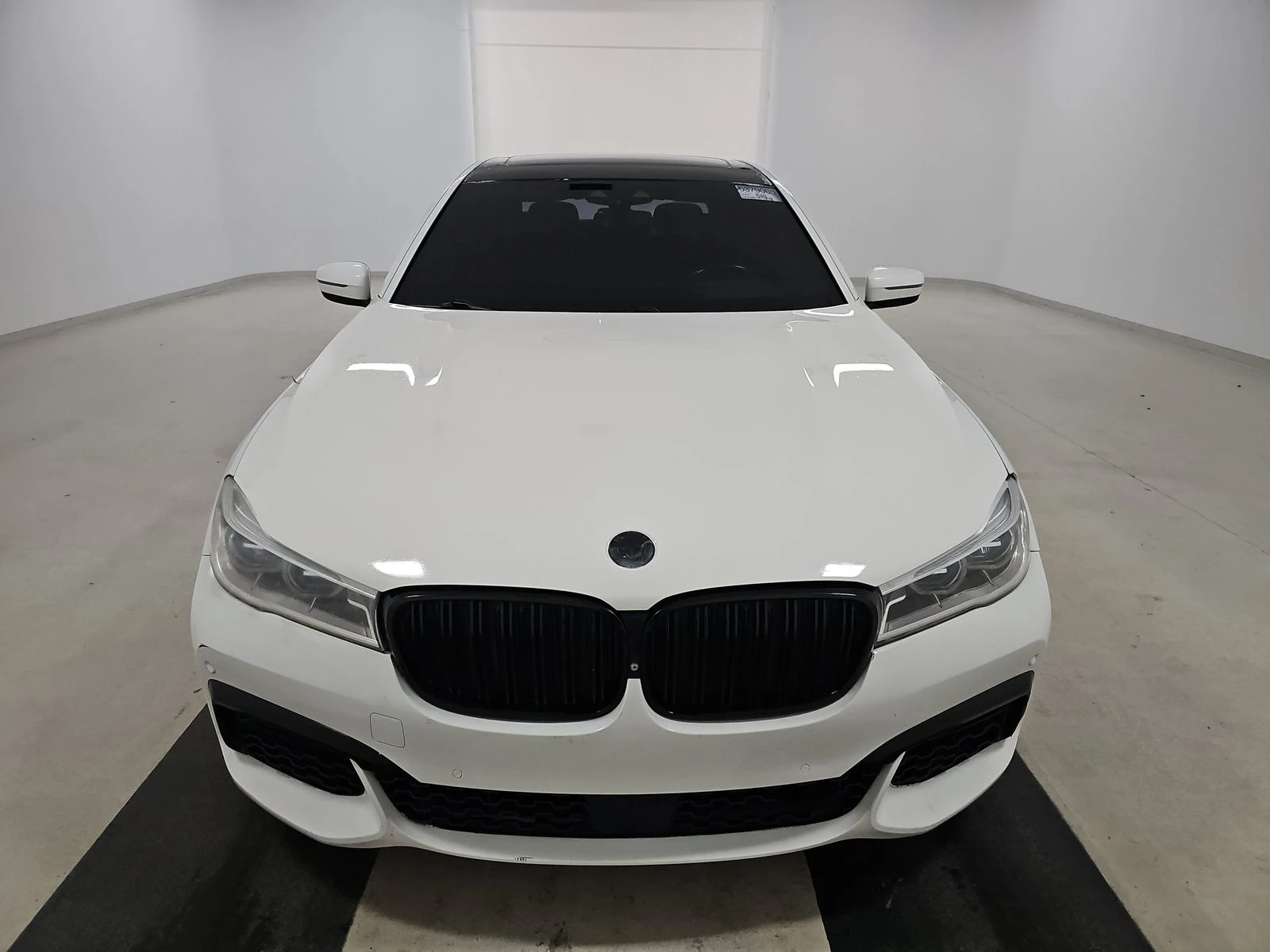 BMW 750 M* SPORT* XDRIVE* ДИСТРОНИК* ОБДУХВАНЕ* ХЕДЪП* МАС - изображение 5