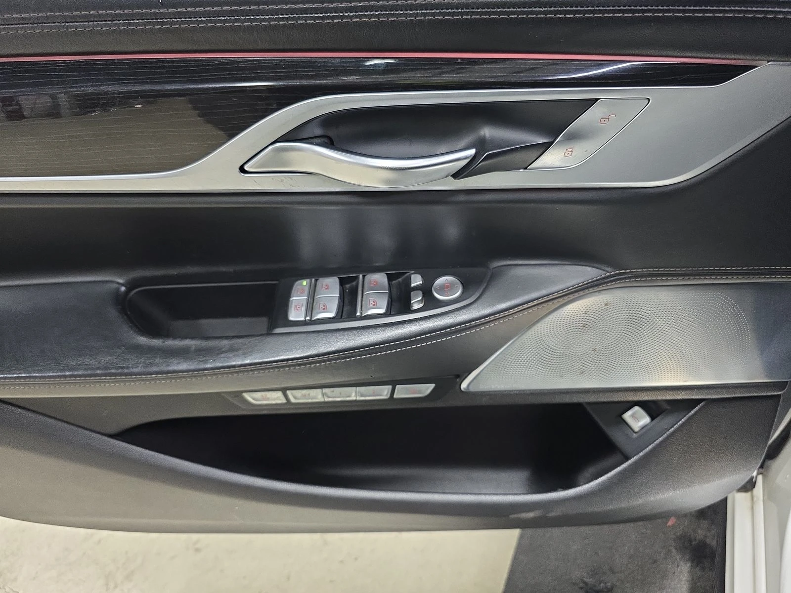 BMW 750 M* SPORT* XDRIVE* ДИСТРОНИК* ОБДУХВАНЕ* ХЕДЪП* МАС - изображение 7