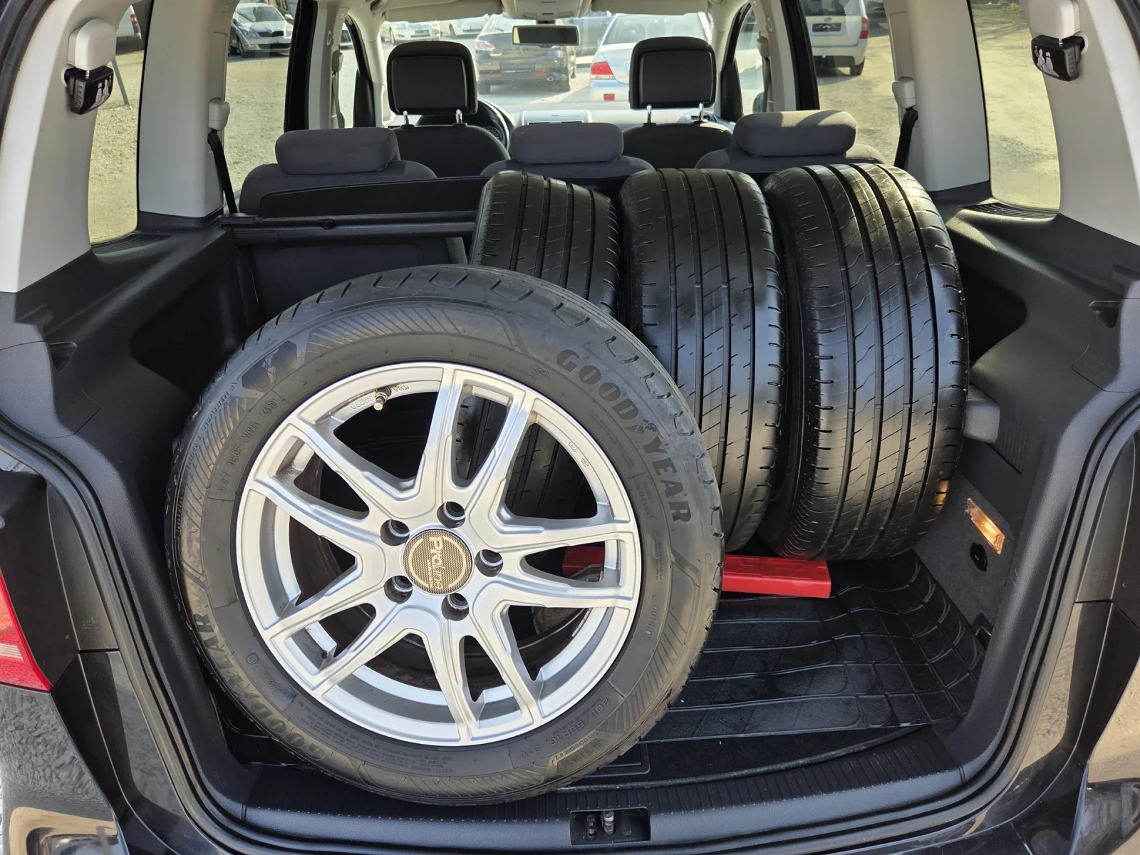 VW Touran 1.6 TDI 105�.� NAVI 7����� | Mobile.bg � ����������� 15