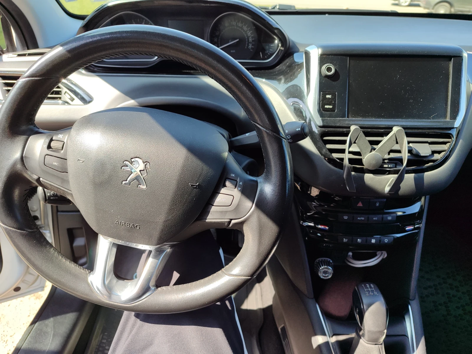 Peugeot 208, снимка 7 - Автомобили и джипове - 53878926