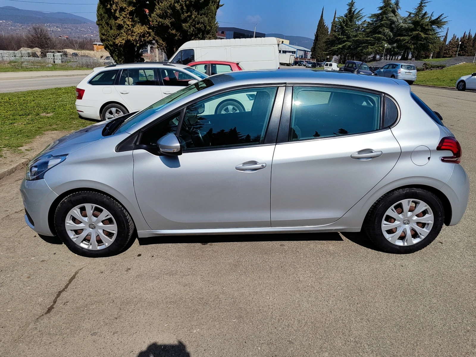 Peugeot 208, снимка 16 - Автомобили и джипове - 53878926