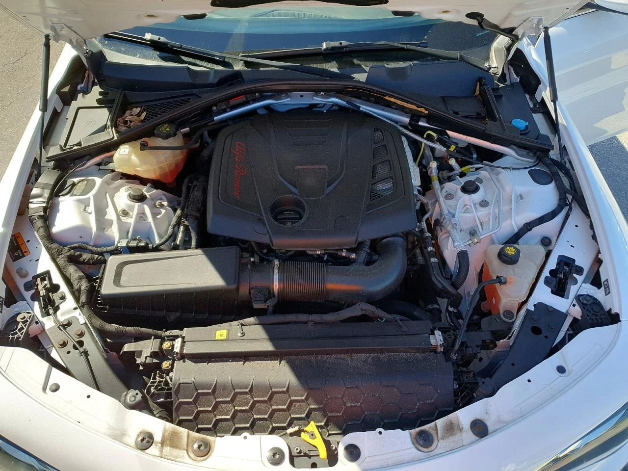 Alfa Romeo Giulia Ti Sport* HARMAN KARDON* ПОДГРЕВ* ПАМЕТ* 2 КЛЮЧА* , снимка 11 - Автомобили и джипове - 54224703