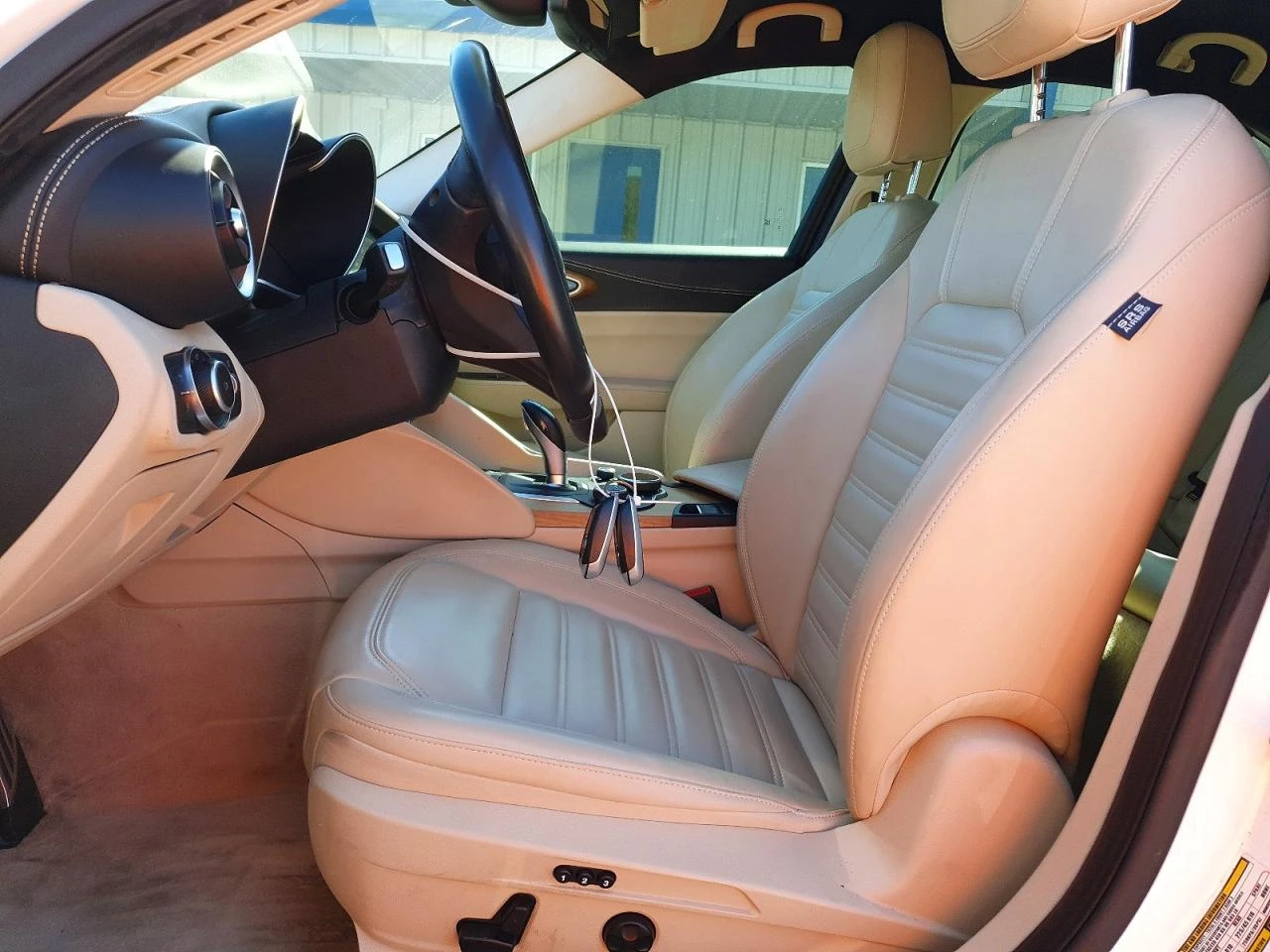 Alfa Romeo Giulia Ti Sport* HARMAN KARDON* ПОДГРЕВ* ПАМЕТ* 2 КЛЮЧА* , снимка 7 - Автомобили и джипове - 54224703