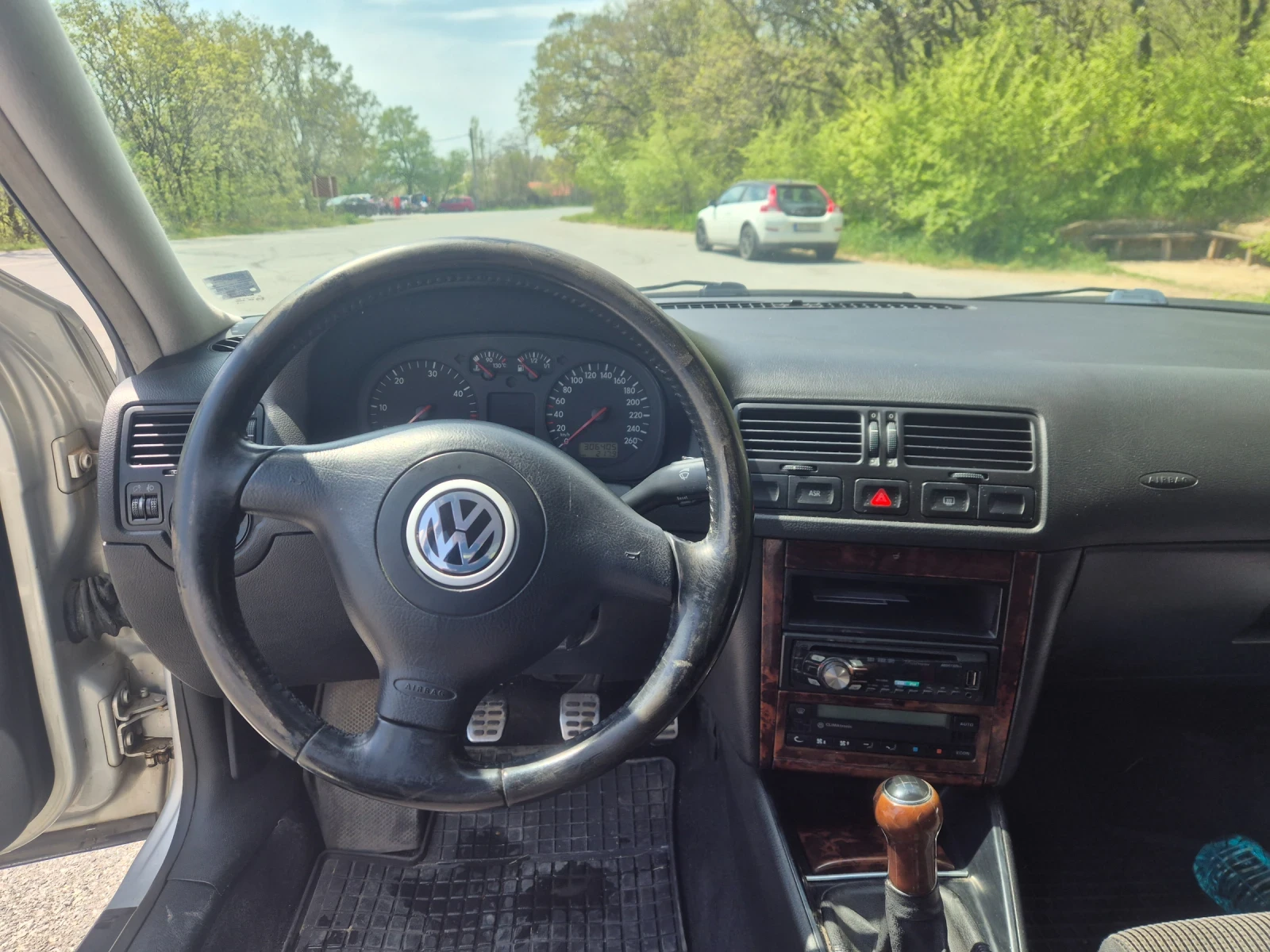 VW Bora, снимка 7 - Автомобили и джипове - 54258676