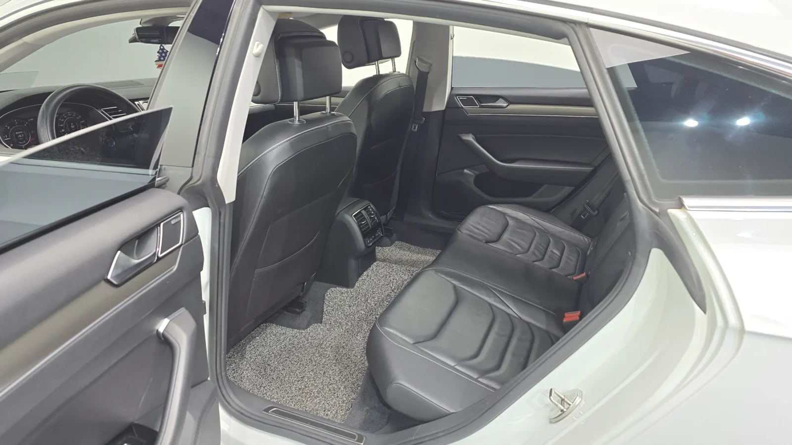 VW Arteon PRESTIGE !УНИКАТ! #HEAD UP/360/ !ПАНОРАМА, снимка 11 - Автомобили и джипове - 55063666